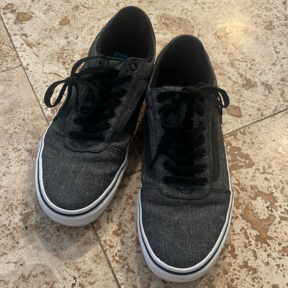 Vans deluxe comfort gray sneakers.